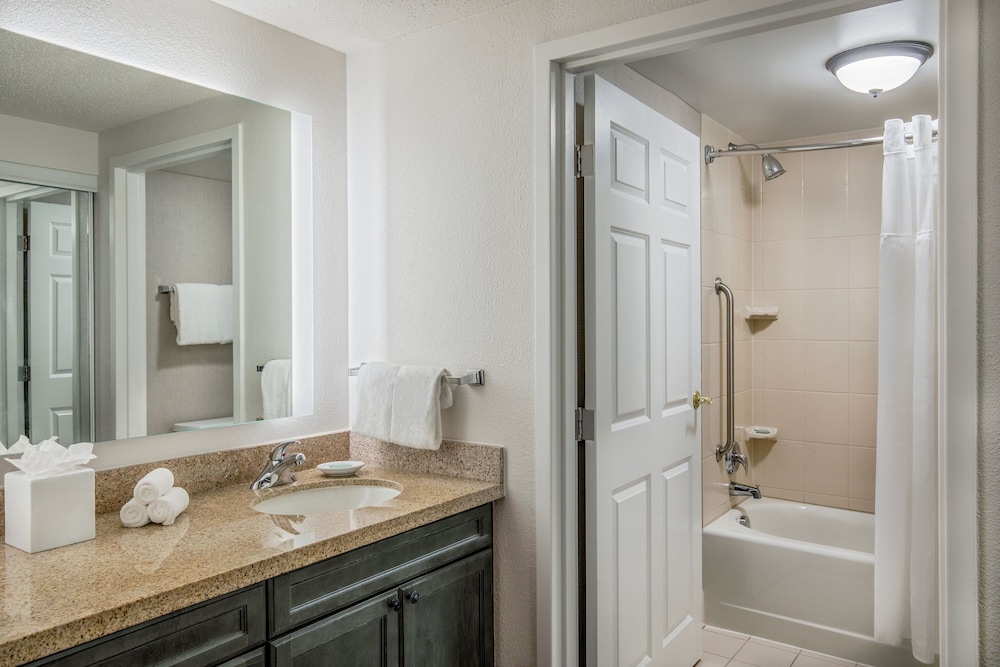 Suite, 2 Bedrooms - Photo 9