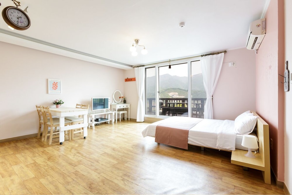 Condo (Carnelian, Max 2 People) photo 1