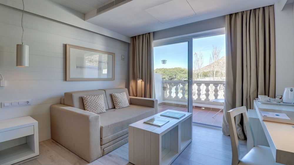 Double Room, Balcony, Partial Sea View (2 adults) - Photo 3