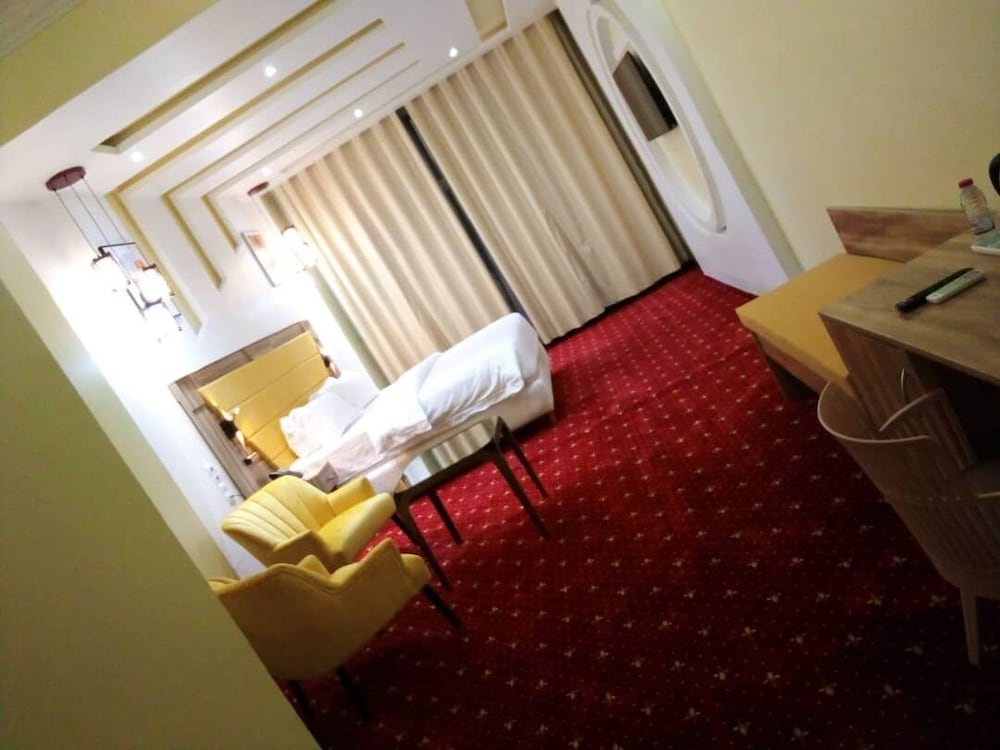 Deluxe Suite photo 1
