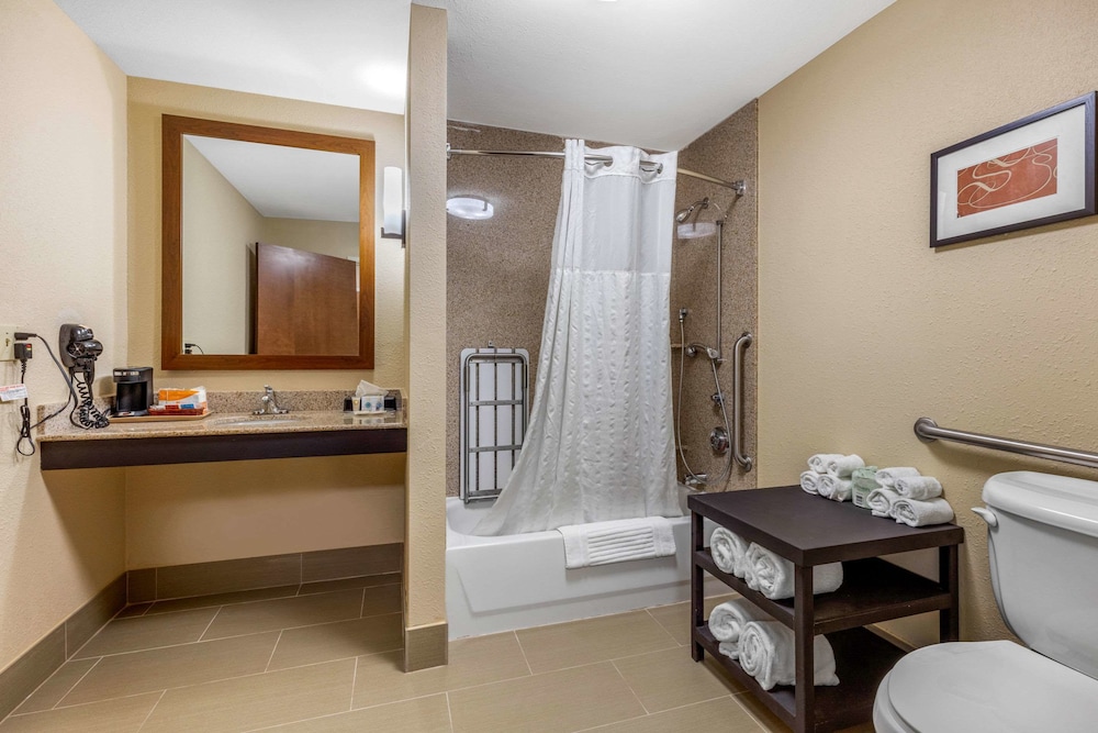 Suite, Multiple Beds, Non Smoking photo 2