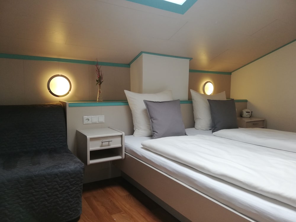Family Apartment, 1 Queen Bed with Sofa bed, Non Smoking photo 1