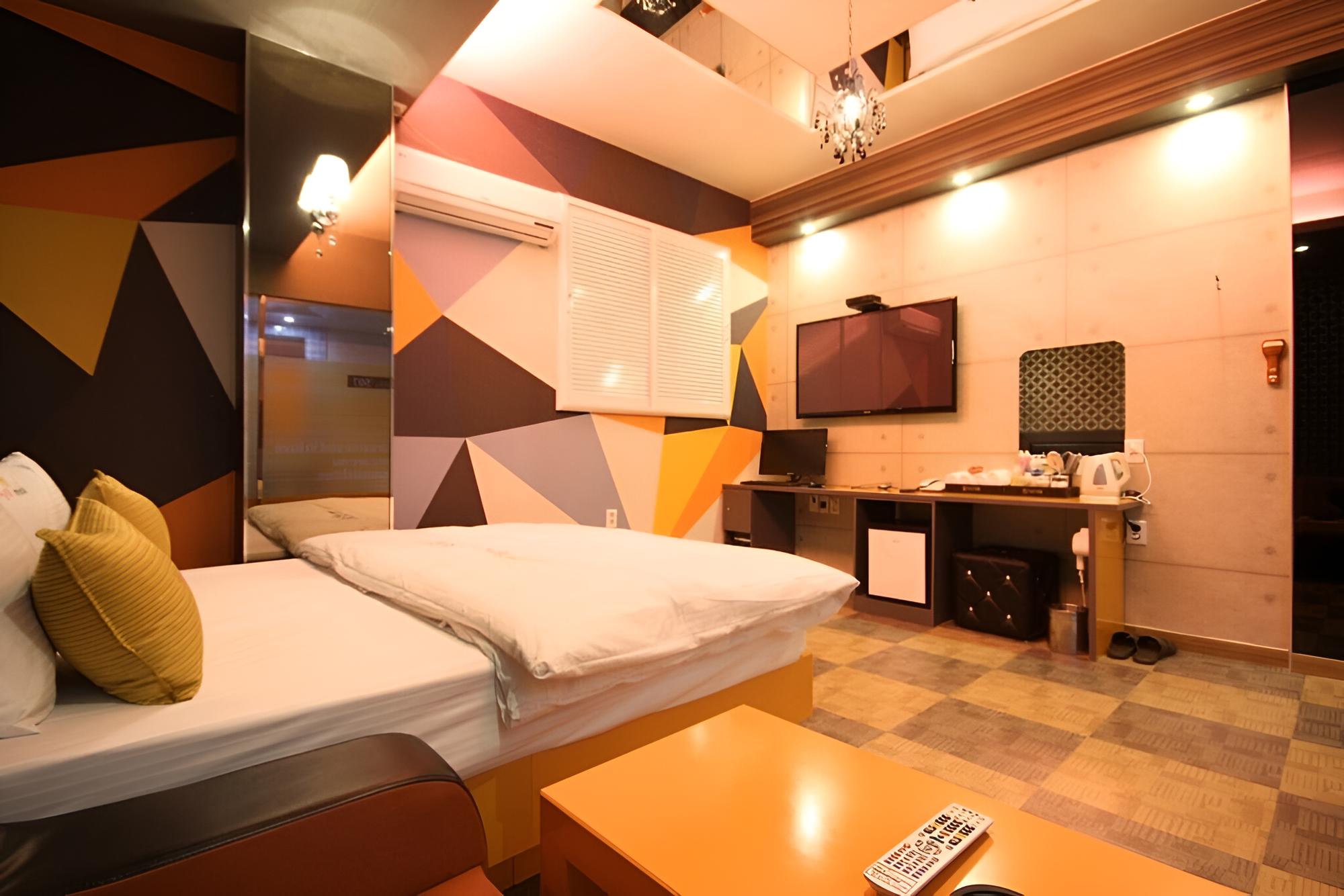Room (Suite (Semi-Special Room/2PC/Netflix ) - Photo 19