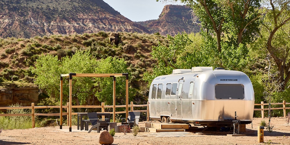 Classic Suite, 1 Queen Bed with Sofa bed (Airstream Suite)