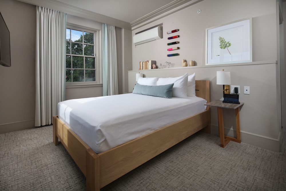 Traditional Room, 1 Queen Bed