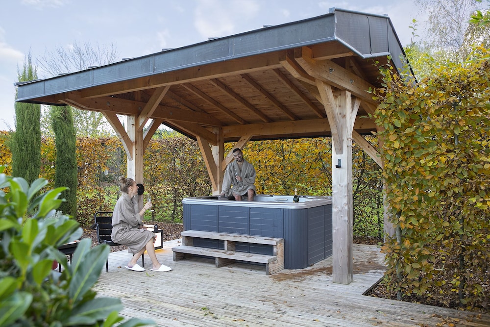 Superior Cabin, Hot Tub photo 3