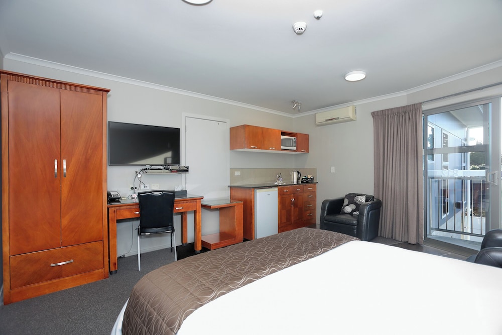 Standard Suite, 1 Bedroom, Non Smoking, Kitchenette (Corporate 1Bdrm 1Q 2S) photo 3