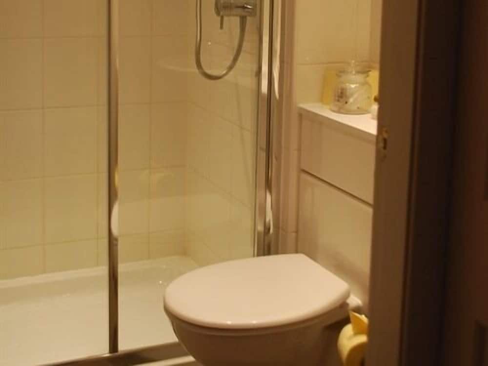 Executive Twin Room, Ensuite photo 2