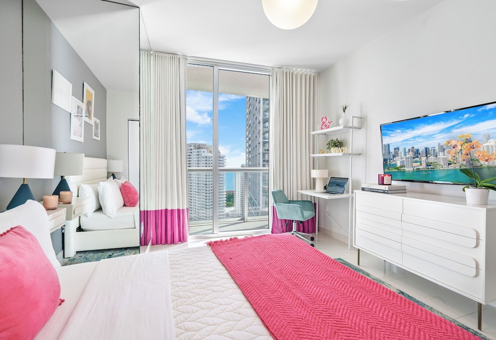 Boutique Corner Apart, 2/2, Sofa Bed, Ocean View, Balcony2710