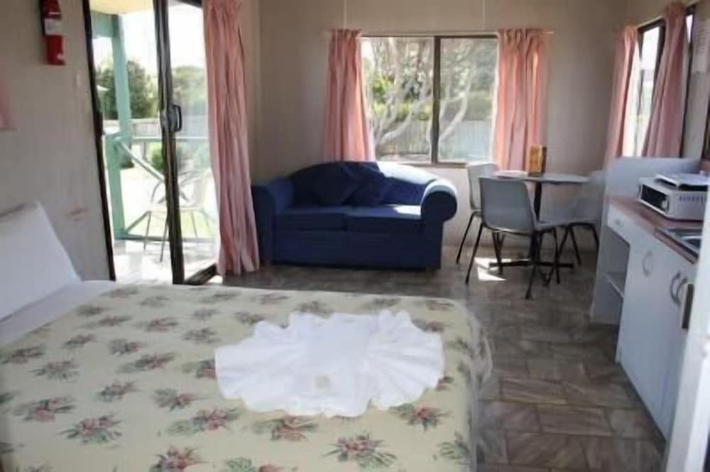 Studio Cabin, Open Plan - D Bed, Kitchenette (EARLY BIRD - STUDIO - Per Night Stay Rate) photo 1