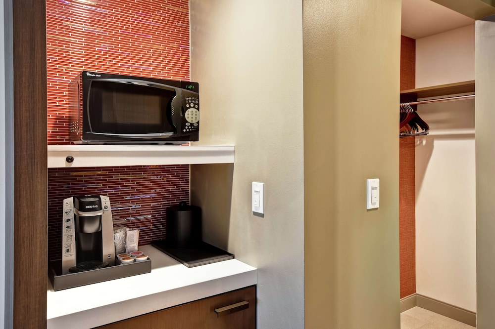 Room, 1 King Bed, Accessible, Bathtub (Hearing) - Photo 3