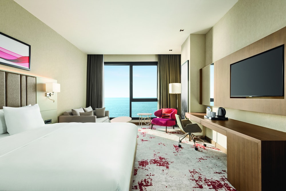 Family Suite, 1 King Bed, Sea View - Photo 3