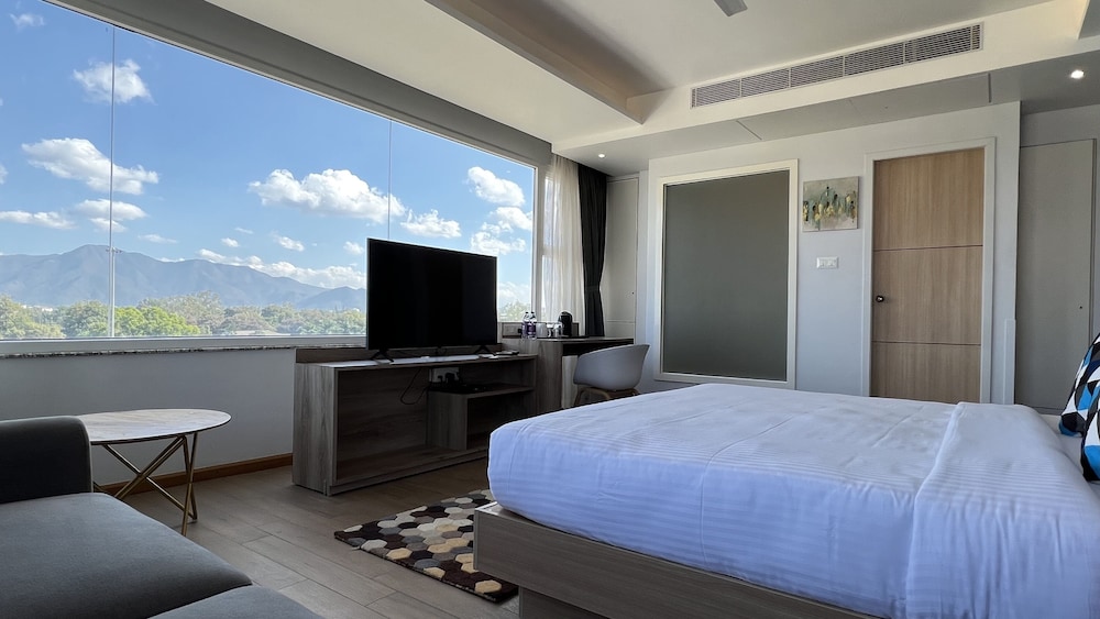 Executive Room - Photo 5