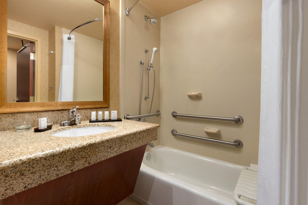Suite, 2 Double Beds, Accessible, Bathtub - Photo 4
