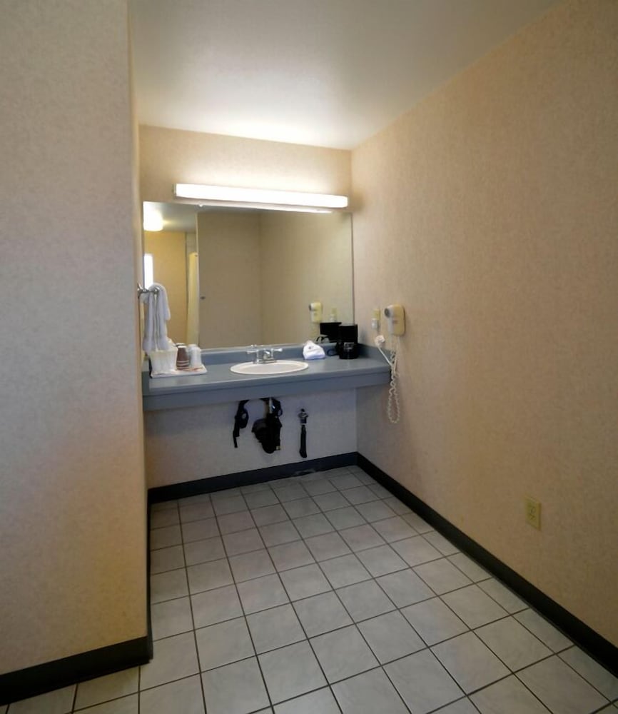 Room, Accessible photo 1