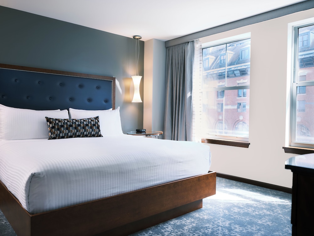 Executive Suite, 1 Queen Bed, Accessible