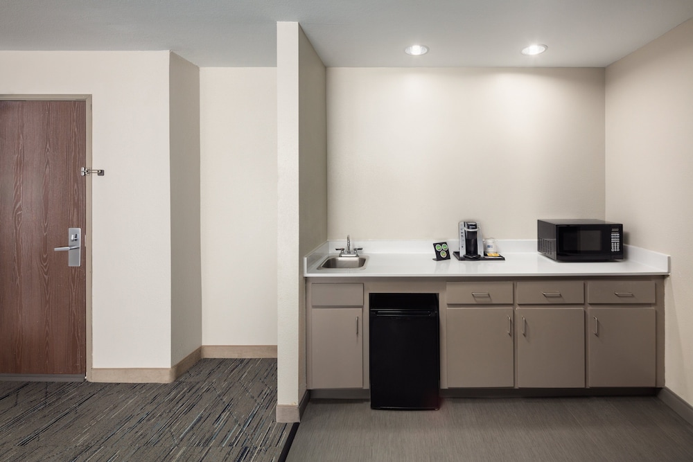 Premium Suite, 1 King Bed, Jetted Tub - Photo 2