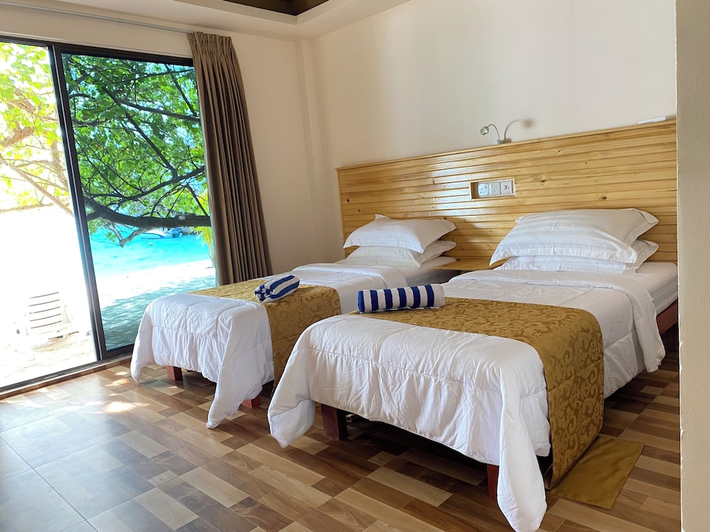 Deluxe Twin Room, Beach Front photo 1