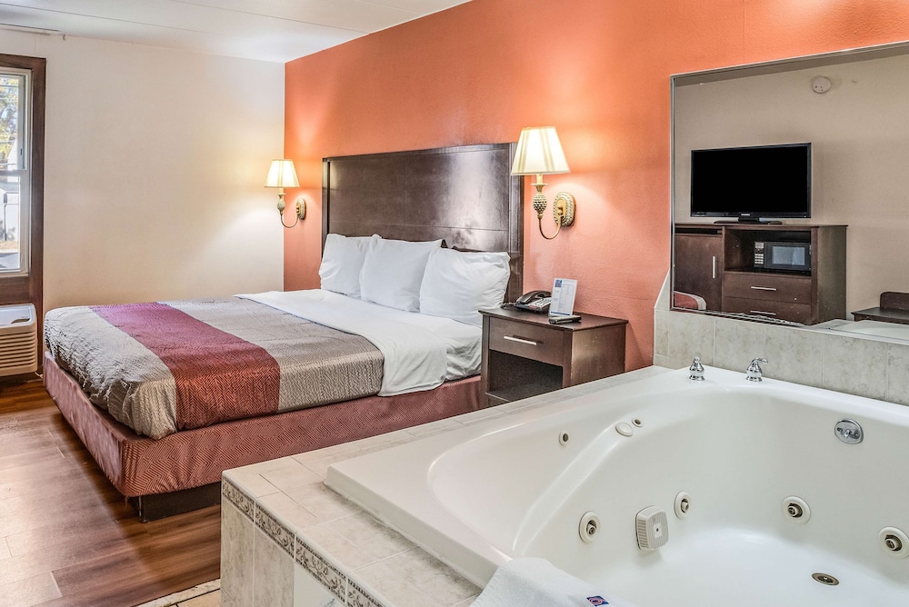 Superior Room, 1 King Bed, Non Smoking, Hot Tub - Photo 6