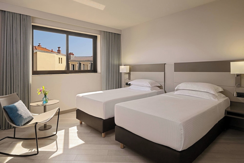 Family Suite, 2 Twin Beds, City View