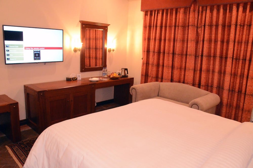 Executive Room, 1 King Bed - Photo 2