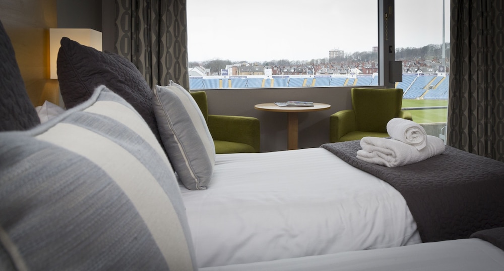 Superior Twin Room, Pitch View photo 2