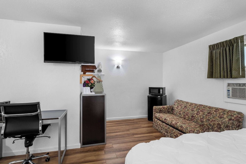 Room, 2 Queen Beds, Non Smoking - Photo 3
