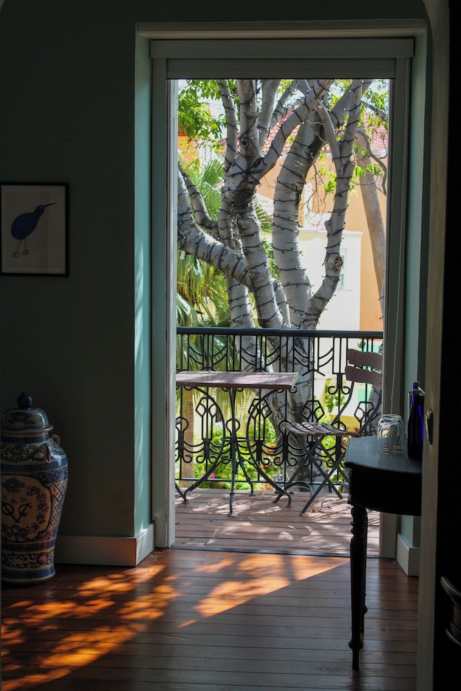 Superior Junior Suite with Private Balcony - Photo 6