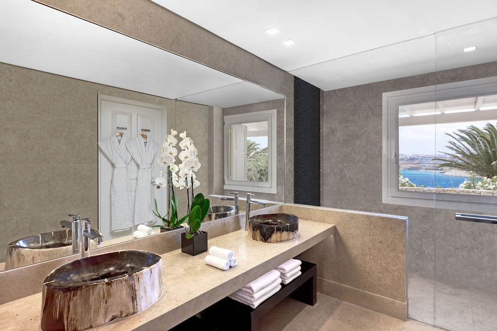 Suite - Photo 3