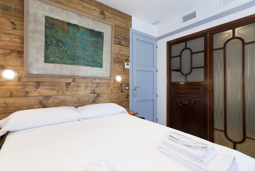 Classic Double Room, 1 Queen Bed, City View - Photo 12