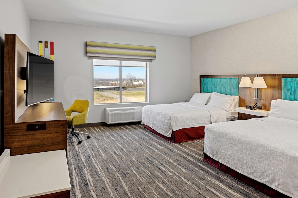Room, 2 Queen Beds, Accessible, Bathtub (Mobility & Hearing) - Photo 3