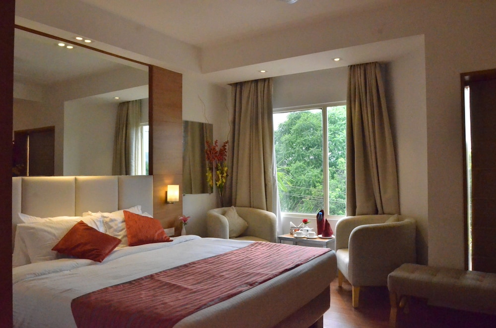 Superior Double or Twin Room, Non Smoking, City View photo 3