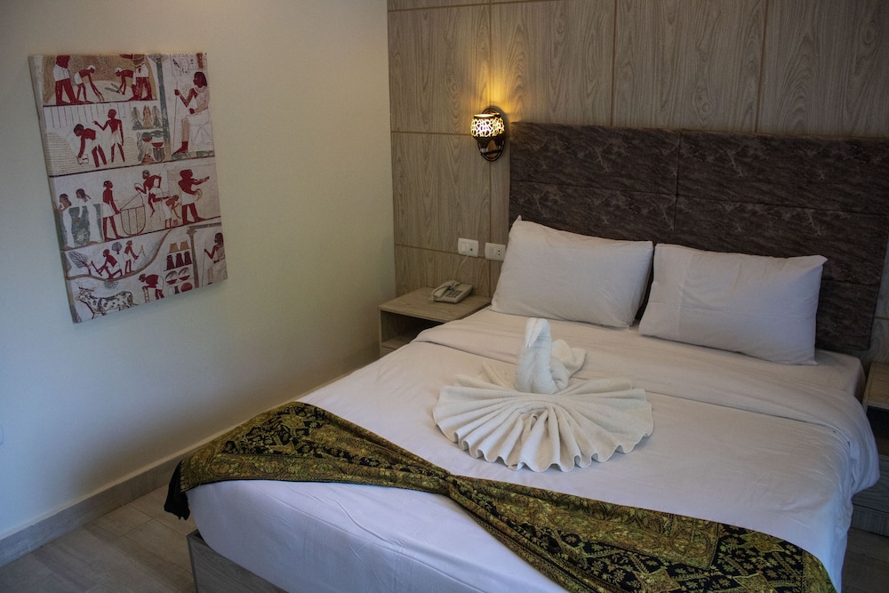 Double Room, 1 King Bed, Garden View photo 1