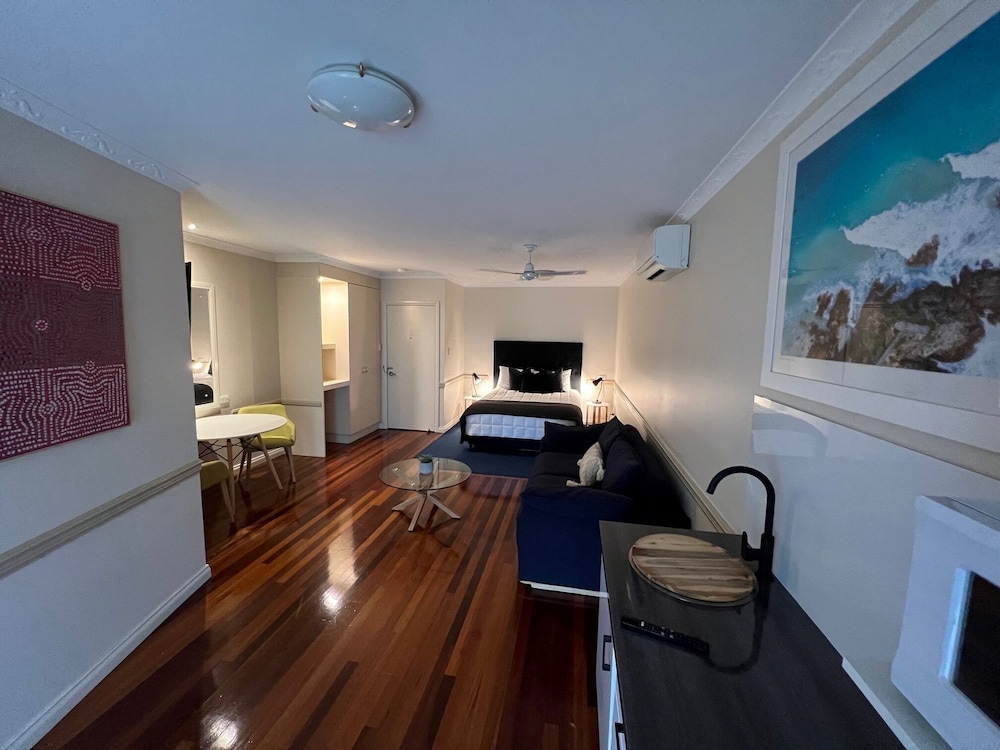 Deluxe Room, 1 Queen Bed, Garden View (Spa)