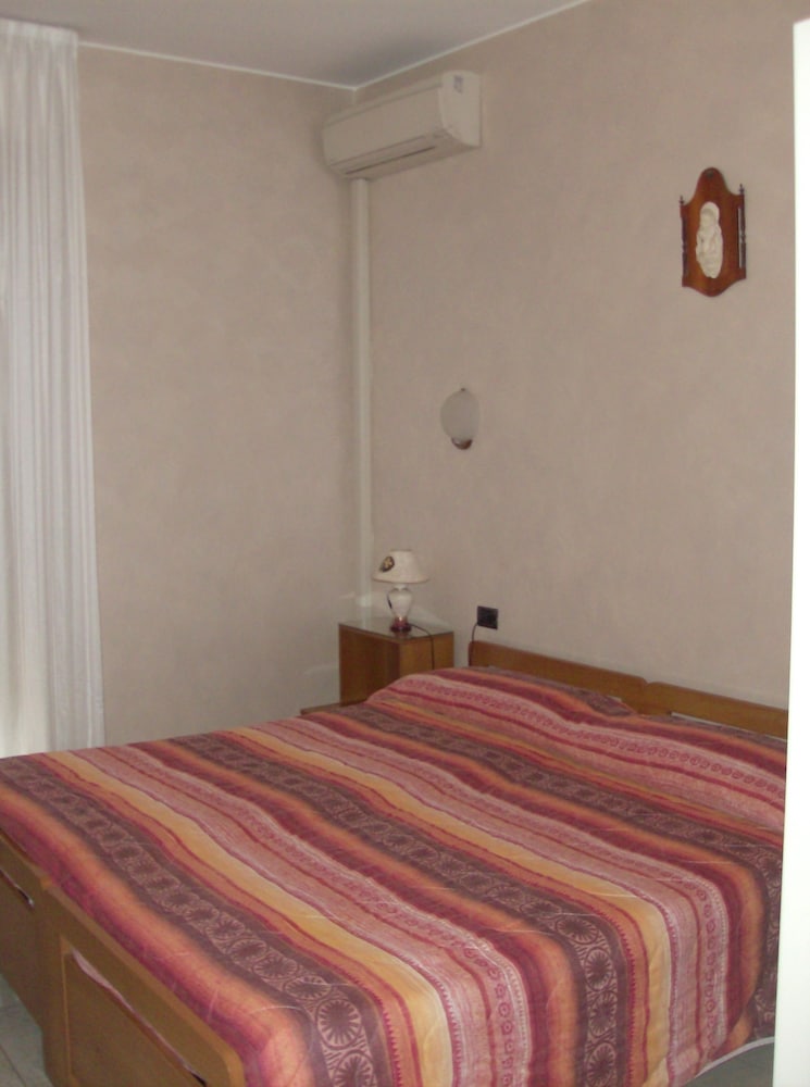 Standard Double or Twin Room photo 1