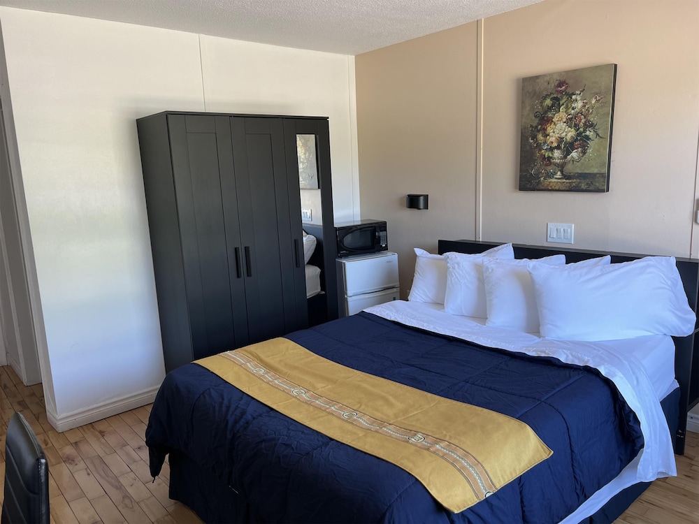 Standard Room, 1 Queen Bed, Non Smoking photo 3