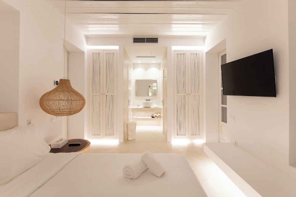 Myconian Two Bedroom Villa Sea View with Private Pool & Outdoor Jetted Tub.