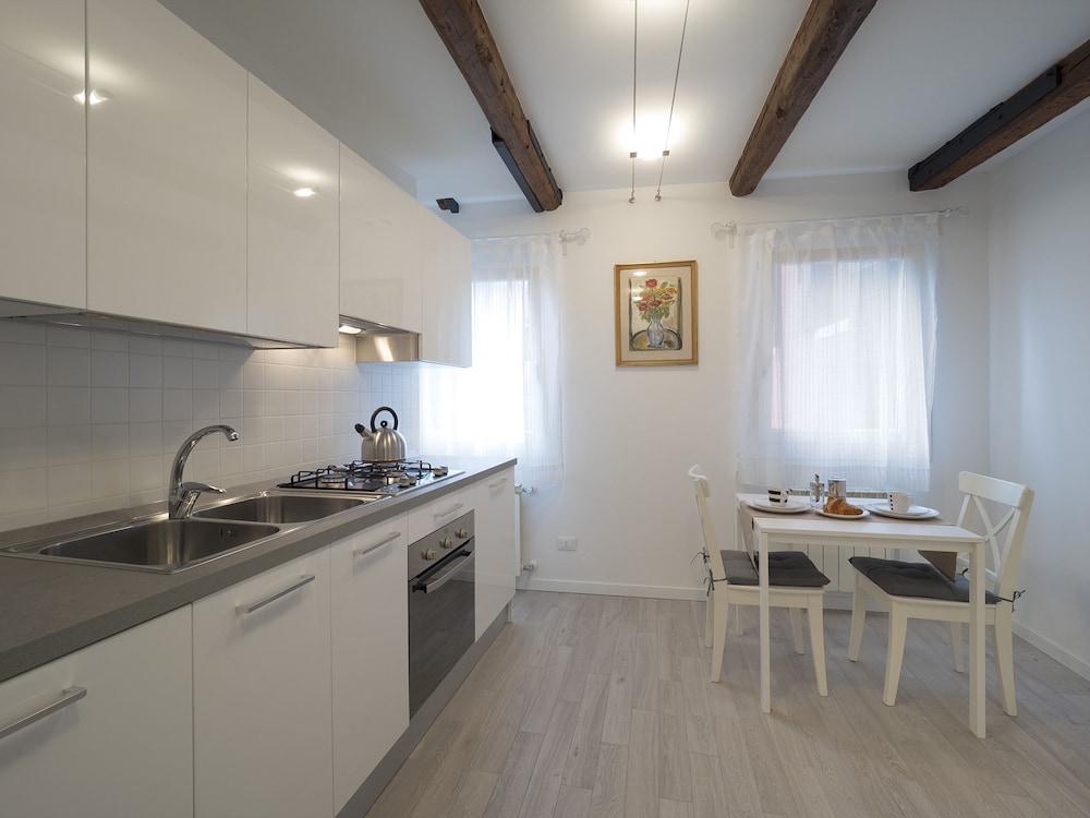 Apartment photo 2