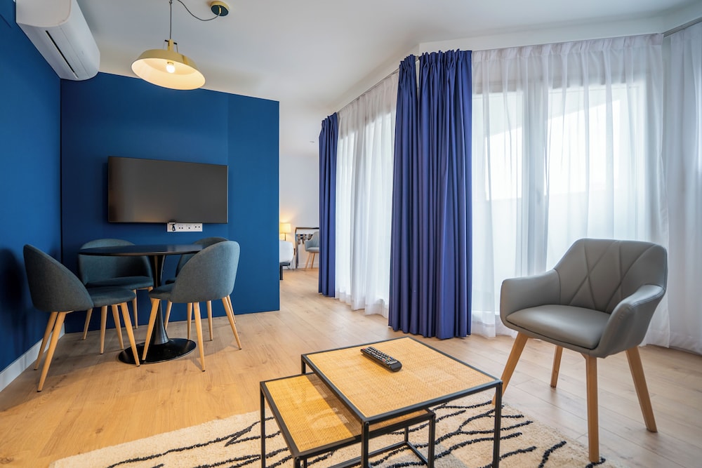 City Studio, 1 Bedroom, Balcony (3 People) photo 2