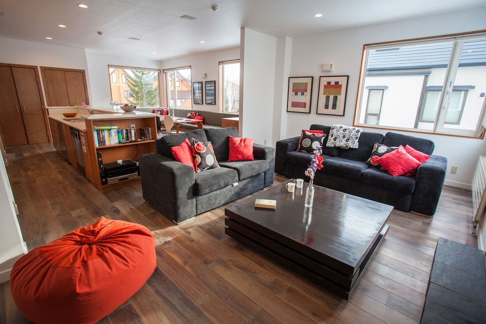 Townhome, 4 Bedrooms photo 2