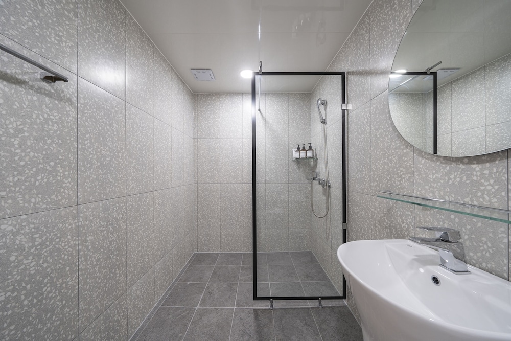 Ordinary Day - Photo 15