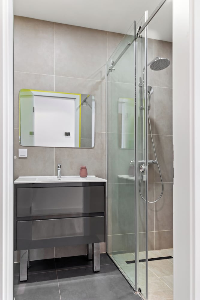 Deluxe Double or Twin Room - Photo 8