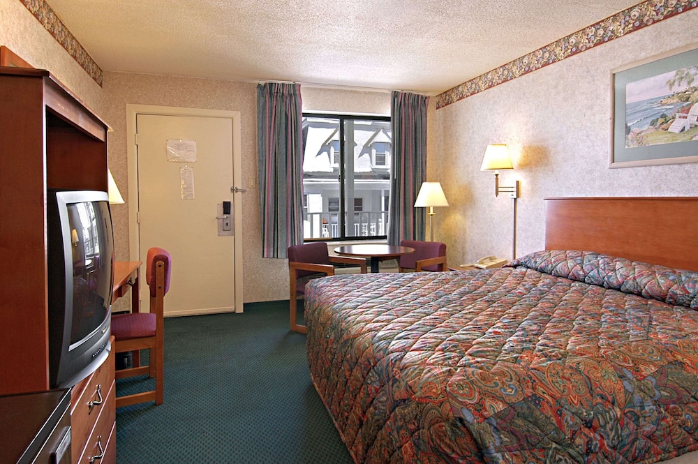 Standard Room, 1 King Bed - Photo 1