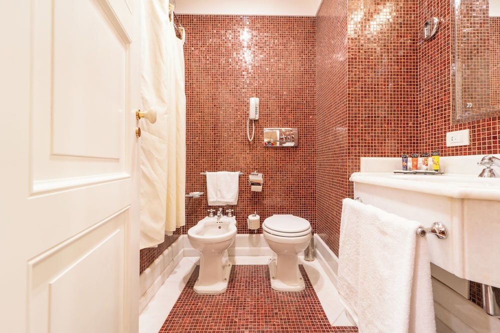 Luxury Suite, 2 Bathrooms, Park View - Photo 12