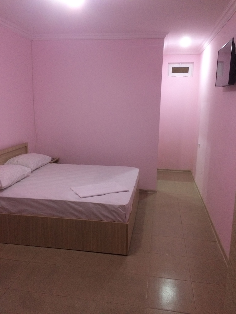 Family Room, 2 Bedrooms