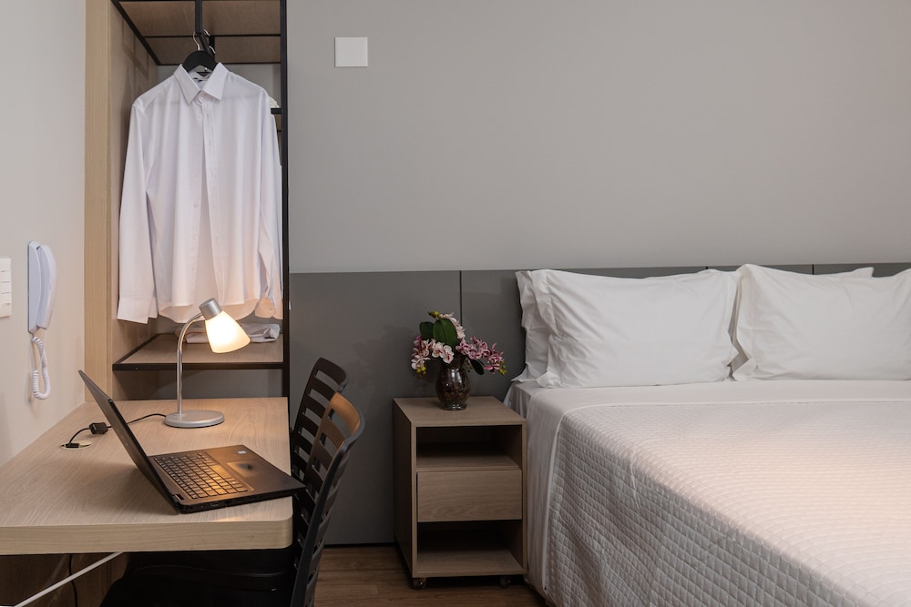 Superior Studio, 1 Queen Bed thumbnail 5