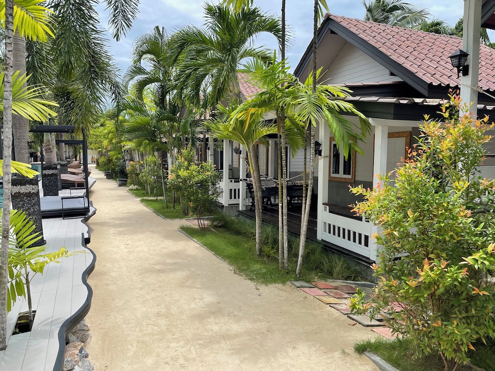 Superior Bungalow - Photo 10