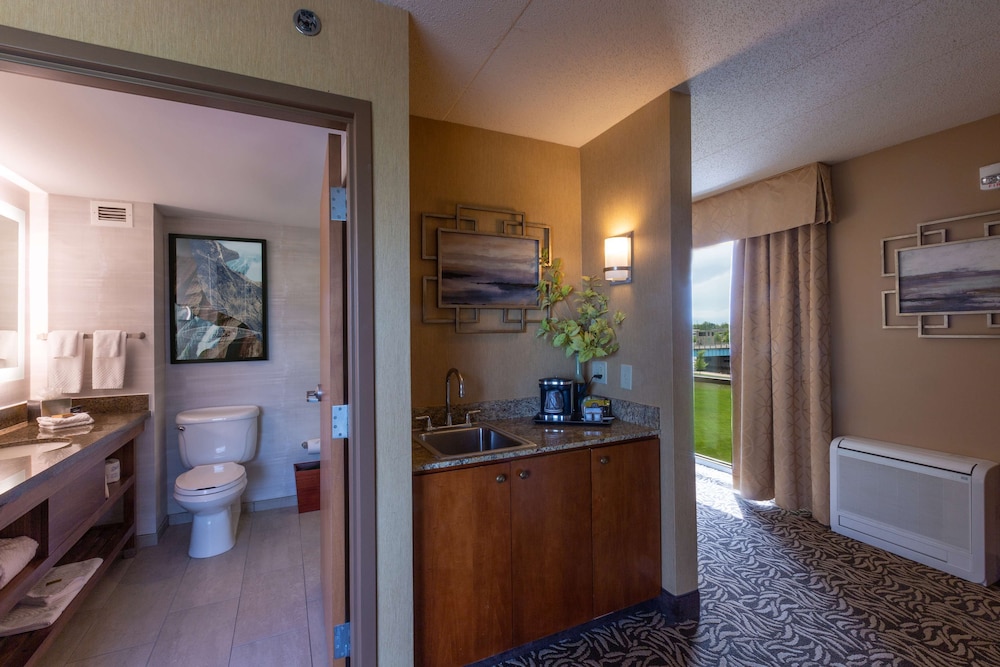 Junior Suite, 1 King Bed, Non Smoking, Balcony - Photo 2