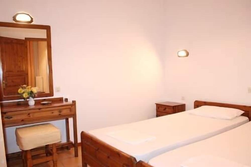 Standard Triple Room, Balcony photo 3