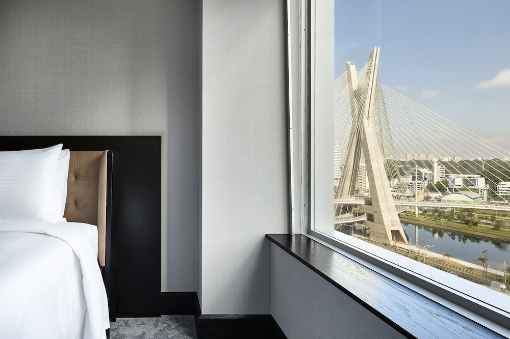 Room (Bridge View)